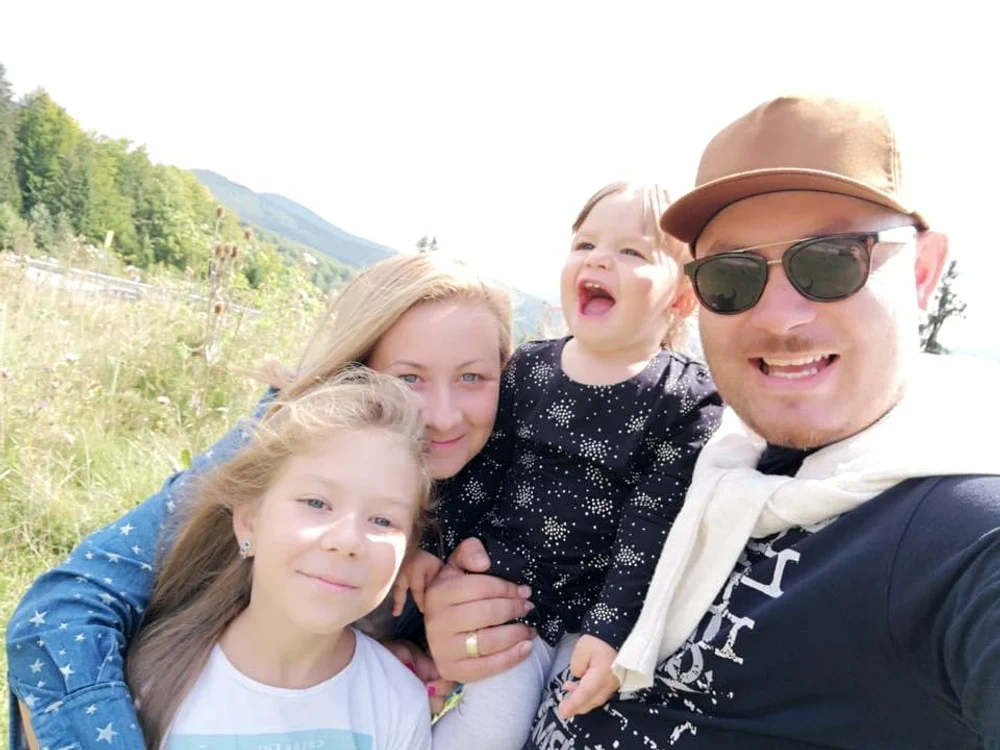 Maria Nicole și familia ei frumoasă