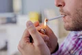Fumator - tigara - bricheta FOTO Shutterstock 