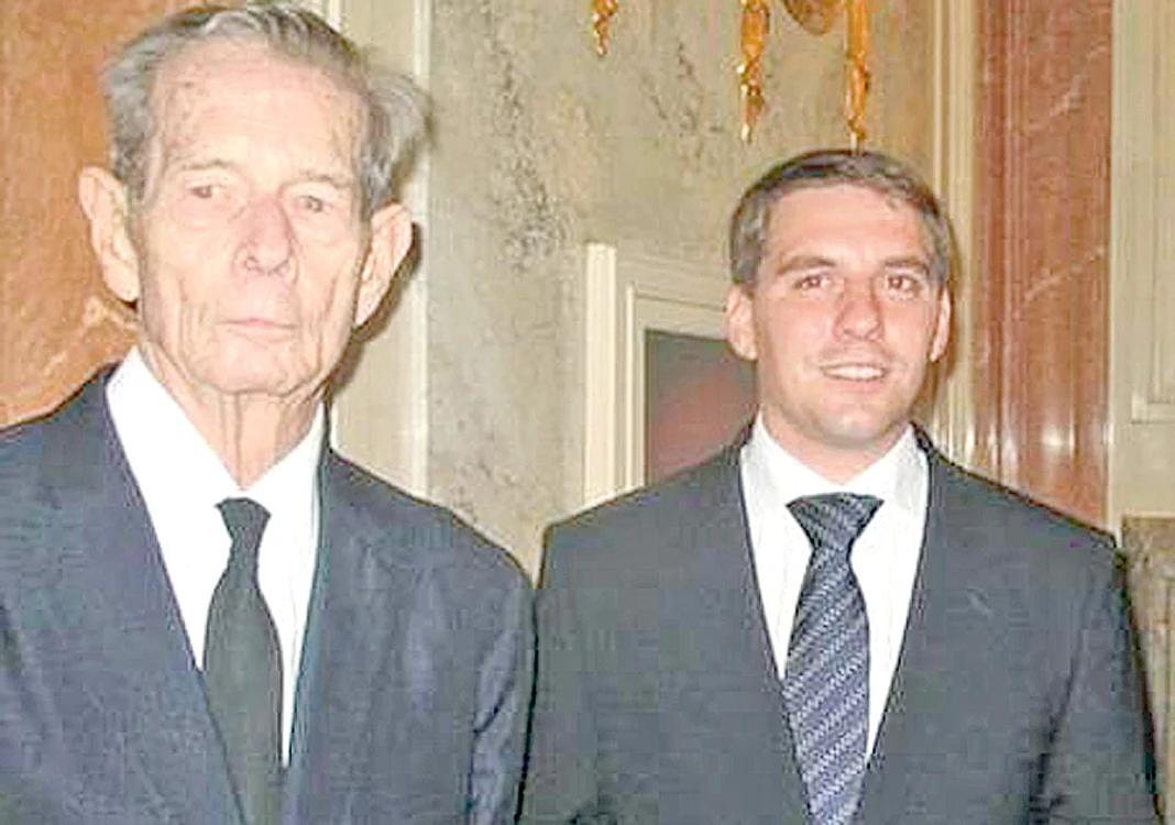 Principele Nicolae, între mama și bunicul său