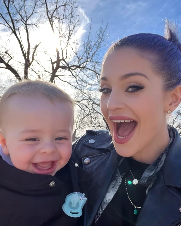Kelly Osbourne și fiul ei, Sidney, în 2023/FOTO: Instagram