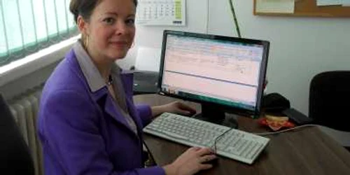 Alina Bărăian ţine legătura cu elevii săi şi pe Messenger