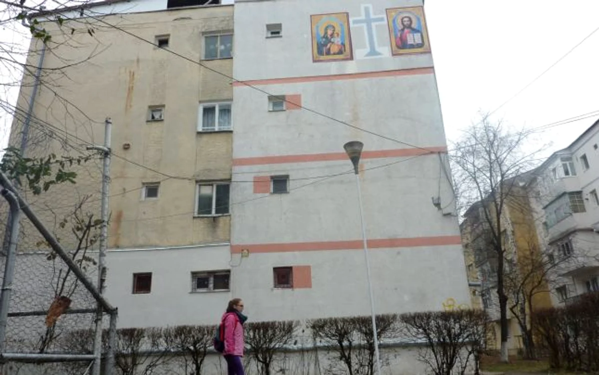 Bărbatul care a vrut icoane pe bloc are acordul vecinilor