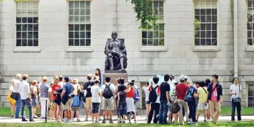 Numărul englezilor aplicanţi la Universitatea Harvard a crescut anul acesta de la 370 la 500