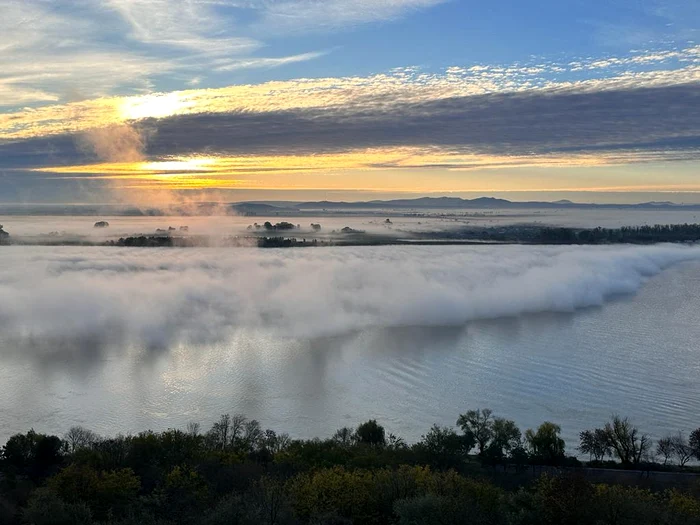 Nori de aburi pe Dunăre, la Galați FOTO: Petru Tudorache