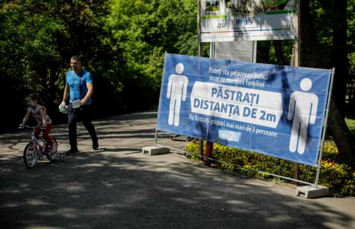 Parcuri redeschise in sectorul 2 din Bucuresti - oamenii se plimba duminica 10 mai 2020 Inquam Photos / George Calin