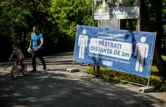 Parcuri redeschise in sectorul 2 din Bucuresti - oamenii se plimba duminica 10 mai 2020 Inquam Photos / George Calin