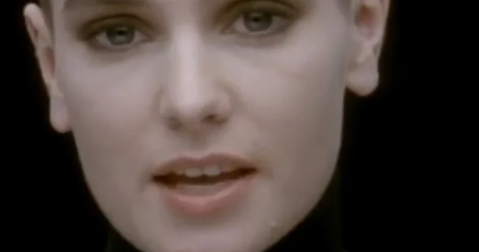 "Ai destul talent încât să nu laşi industria muzicală să facă o prostituată din tine" îi scrie Sinead O'Connor lui Miley Cyrus. FOTO YouTube