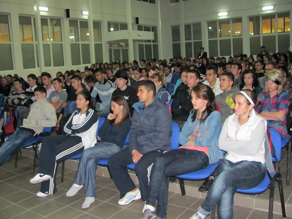 Elevii de la Colegiul Tehnic Energetic au discutat despre injunghierea elevului craiovean
