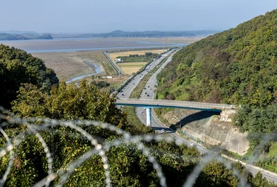 Panoramă zonă demilitarizată între Coreea de Nord și Coreea de Sud FOTO shutterstock jpg