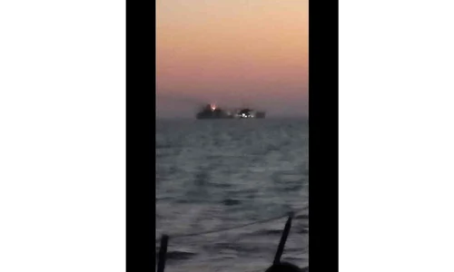 Cea mai mare navă a forţelor navale iraniene a luat foc şi s a scufundat   jpeg