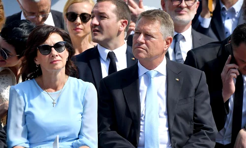 Carmen Iohannis a purtat o ținută prin care a vrut să transmită seninătate jpeg