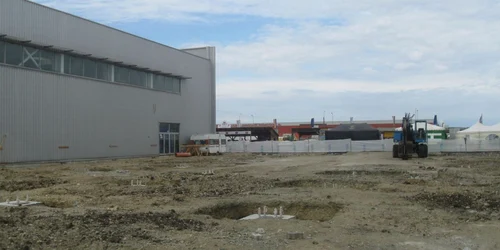 Construcţia se va afla între cele două pavilioane