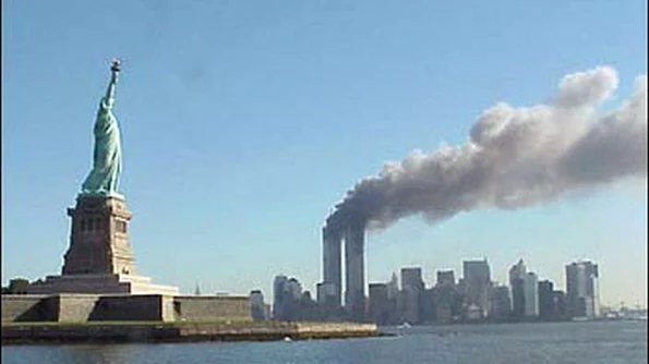 Calendar 11 septembrie: 2001   Turnurile gemene din complexul World Trade Center din New York s au prăbușit după ce au fost lovite de două avioane deturnate de teroriști Al Qaeda  jpeg