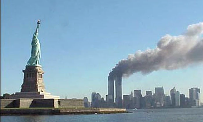 Calendar 11 septembrie: 2001   Turnurile gemene din complexul World Trade Center din New York s au prăbușit după ce au fost lovite de două avioane deturnate de teroriști Al Qaeda  jpeg