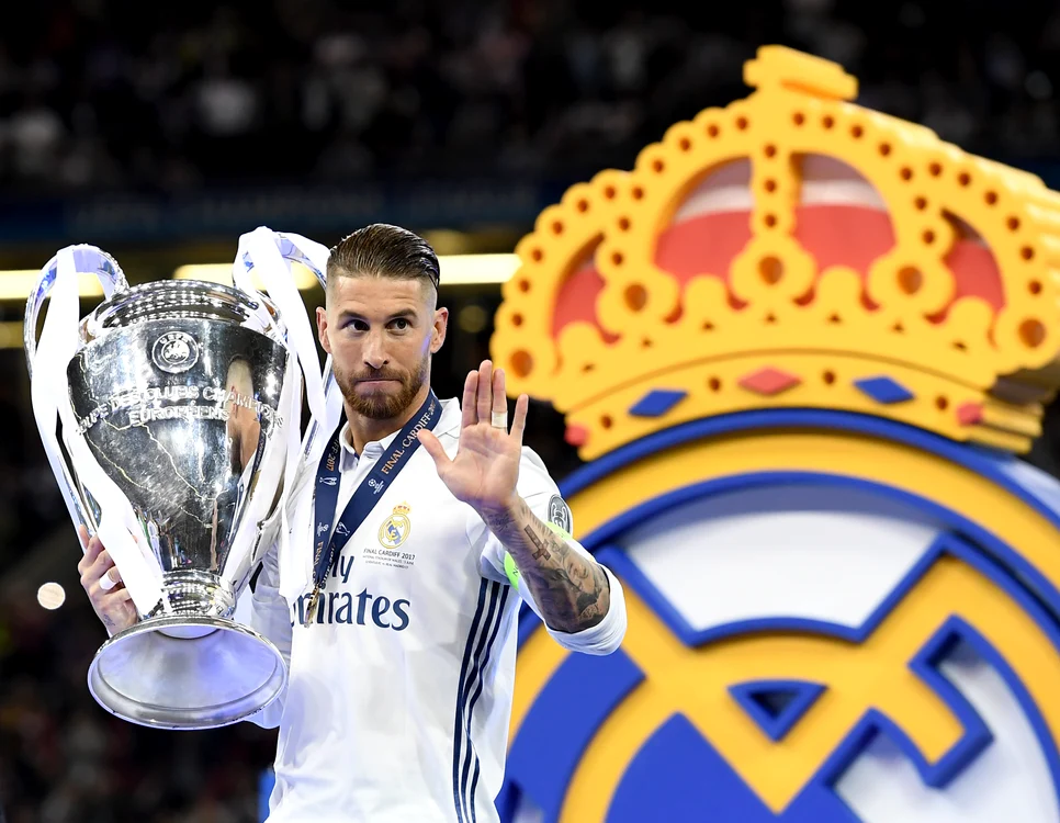 
    Sergio Ramos cu trofeul acordat în Liga Campionilor EuropeniFoto: EPA-EFE  