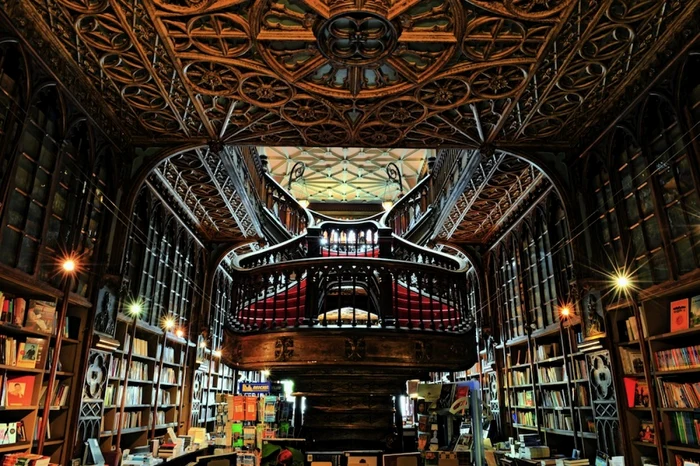 livraria lello din portugalia