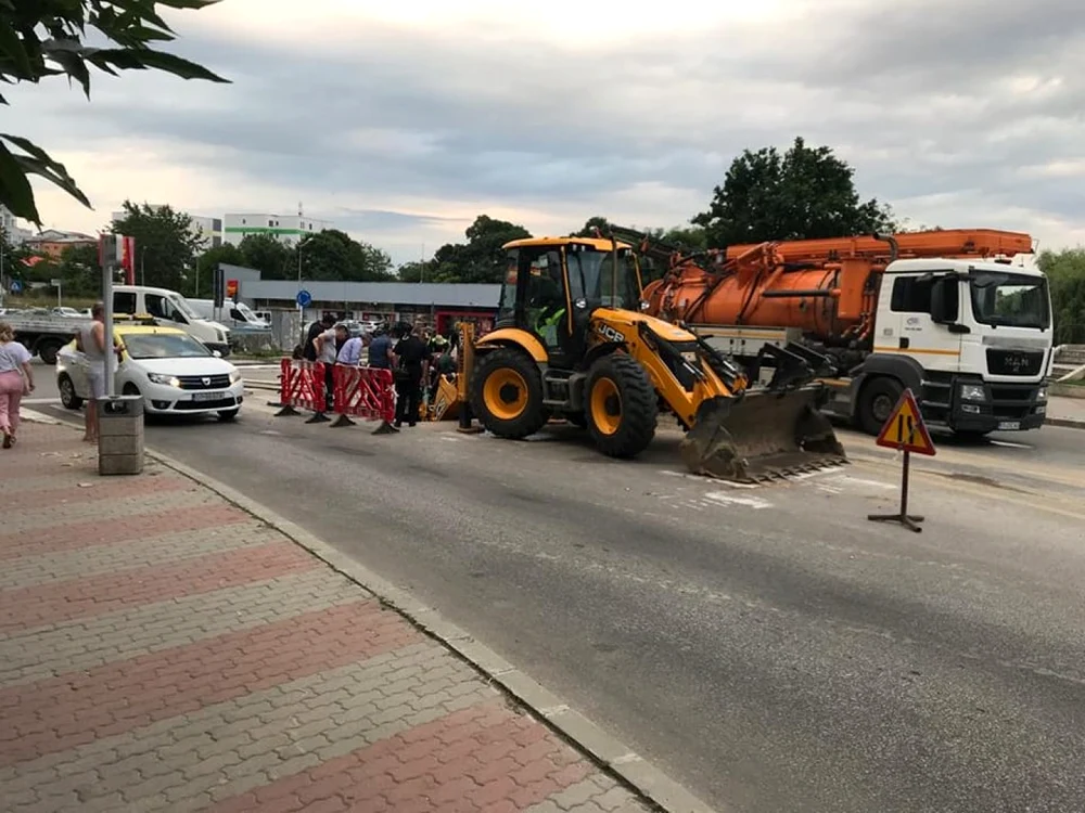 Lucrătorii CAO încearcă să remedieze avaria de aproape 12 ore FOTO: CAO Olt