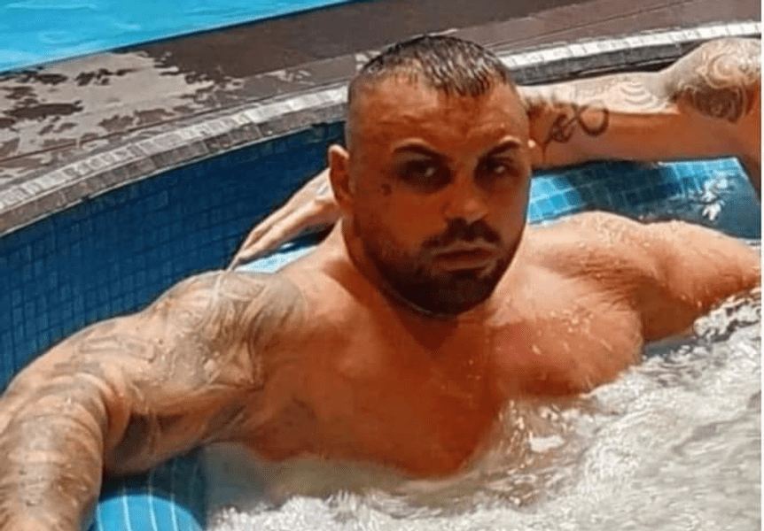 Cine este Valentino, bărbatul care l-a înjurat pe șoferul dubei cu mascați. Bărbatul a fost reținut pentru ultraj