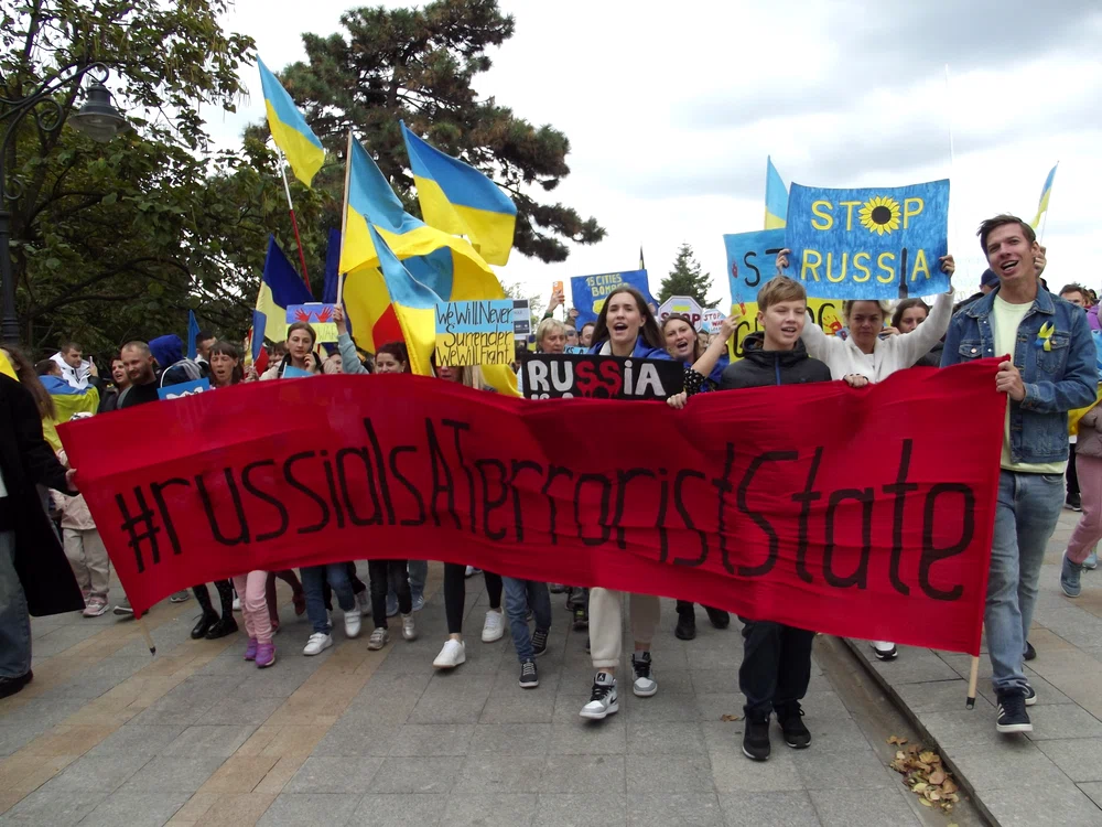 În marș, spre Consulatul rus din Constanța FOTO Mariana Iancu