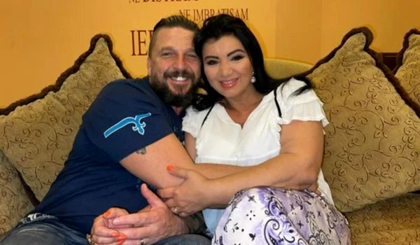 După ce au fost împreună un an și trei luni, apoi s-au despărțit, Adriana Bahmuțeanu și George Restivan au decis că nu pot sta separați unul de altul