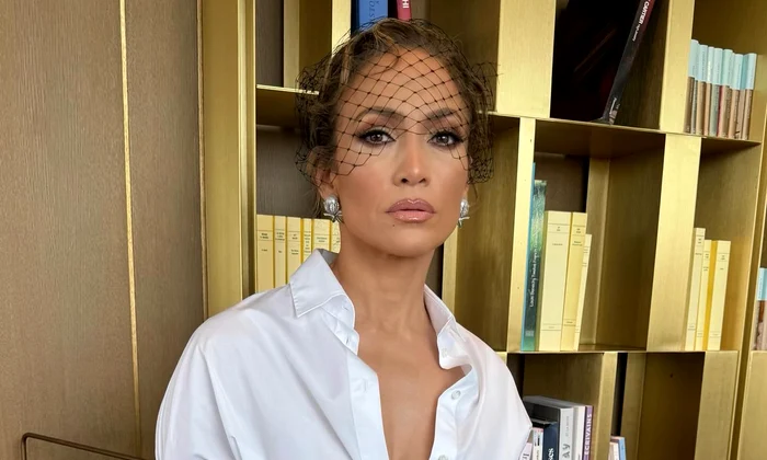 Jennifer Lopez la Paris   Instagram  (1) jpg