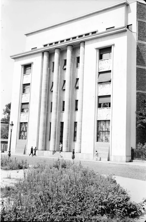 Clădirea a fost construită în 1938
