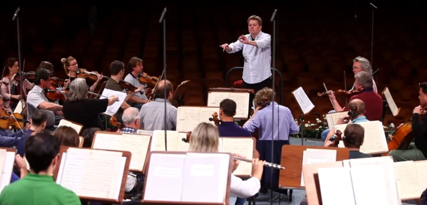 Christian Badea, în repetiţii cu Orchestra din Sankt Peterburg. FOTO: Dorin Constanda