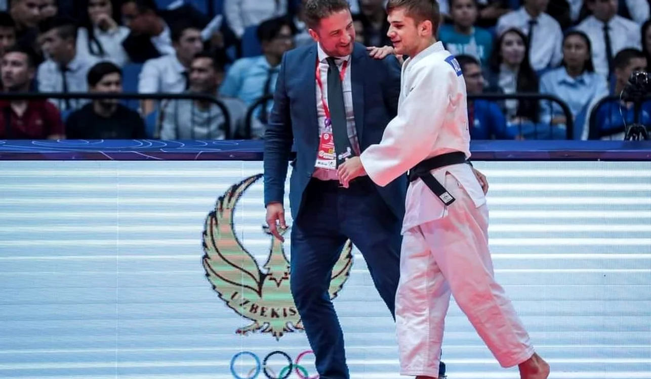 Alexandru Bologa (dreapta), alături de Sensei Tomi - Tamás Gergely (FOTO: eju.net)