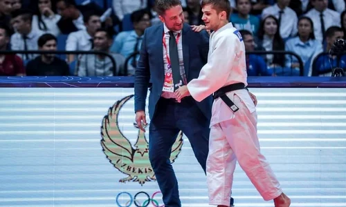 Alexandru Bologa si antrenorul sau (FOTO eju net) jpg