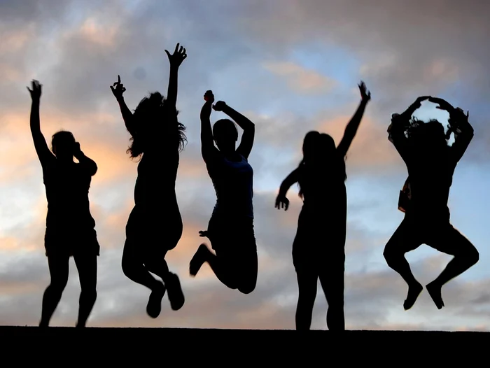 Horoscop zilnic 4 iunie 2022: Scorpionii petrec timp în compania prietenilor