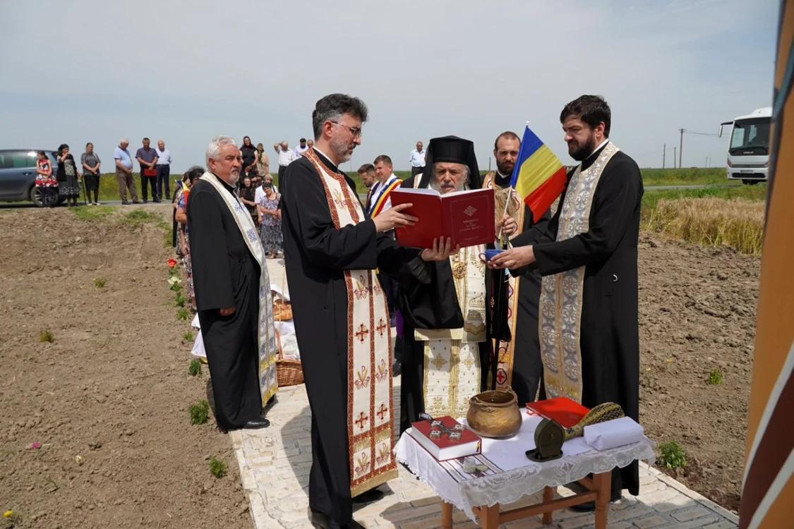 Fosta colonie de muncă din regimul comunist - lagărul penitenciar Salcia din Insula Mare a Brălei - slujbă de comemorare a victimelor Sursa Costică Petriuc