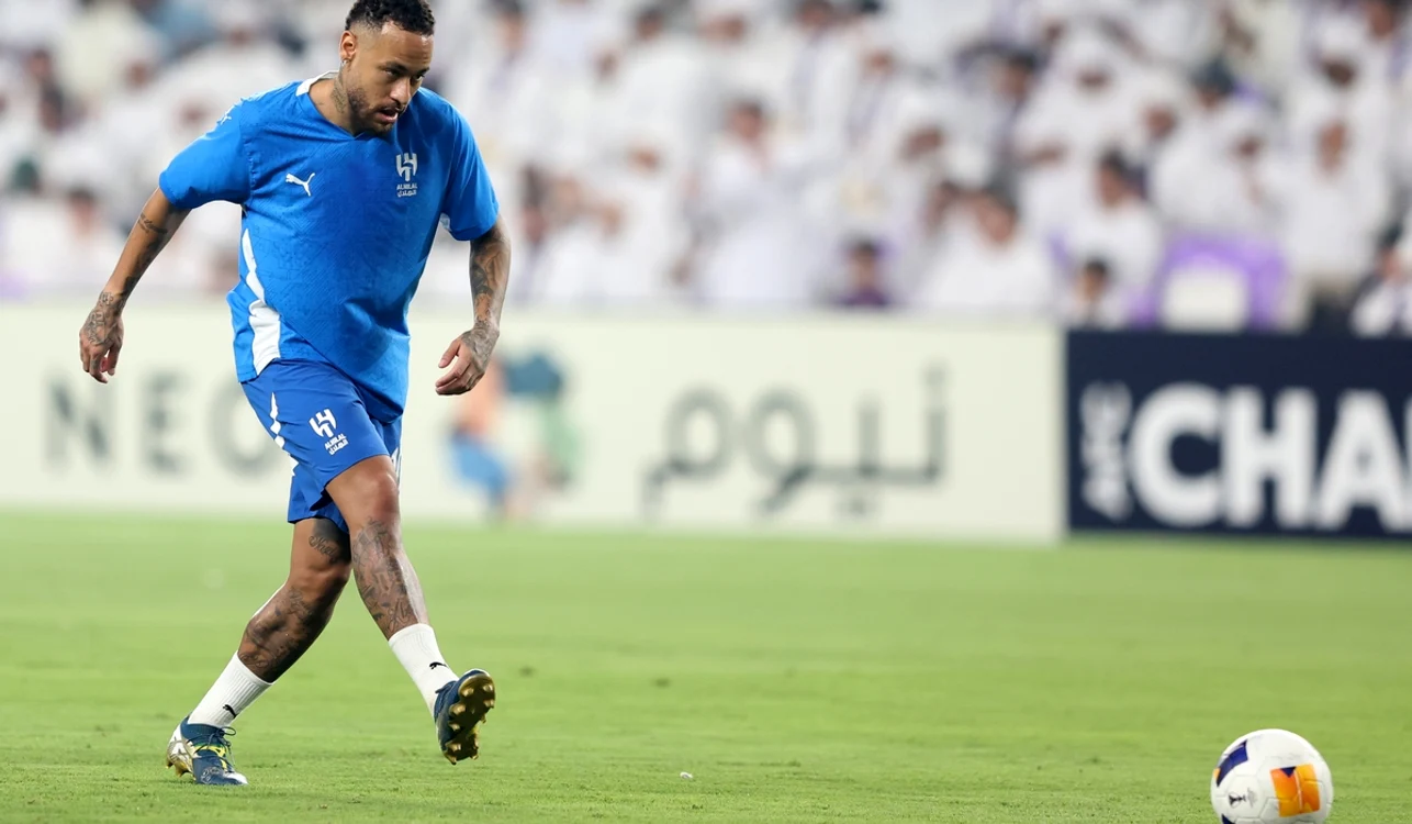 Neymar, înapoi pe teren, după un an de absență (FOTO: EPA)