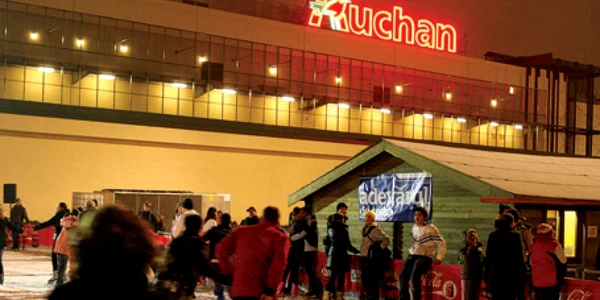 O seară pe patine în parcarea de la mall