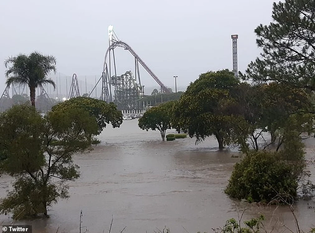 
    Mai multe parcuri de distracţii din statul Queensland au fost închisefoto: Twitter  
