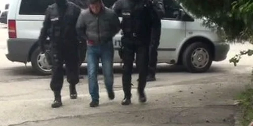 Cosmin este condus în arestul IPJ