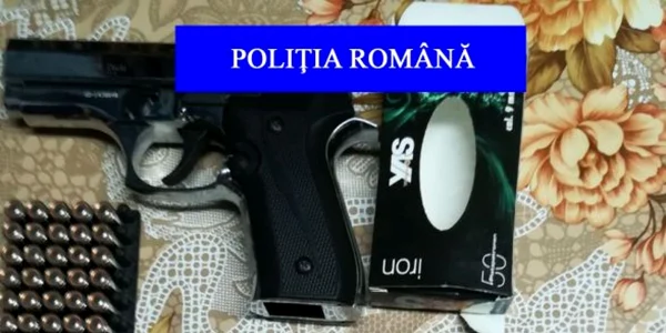 Pistolul şi cele 38 de cartuşe au fost confiscate de poliţişti 