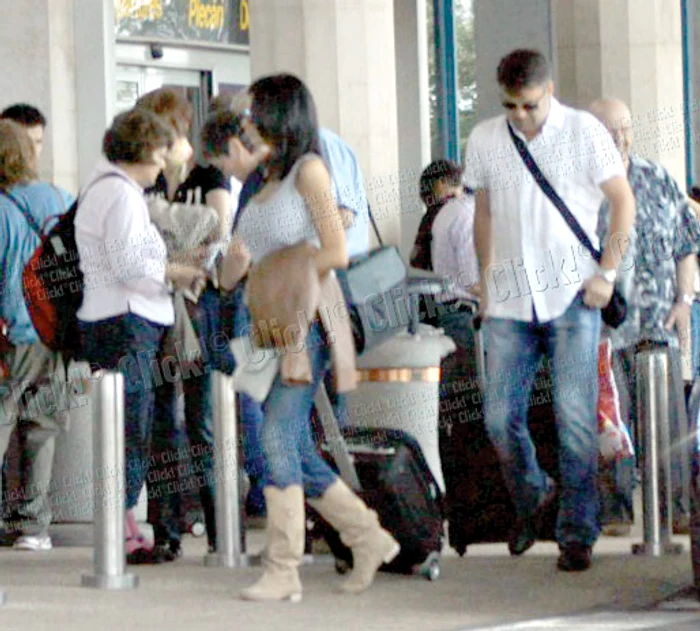 Au plecat joi din ţară