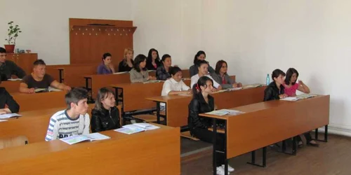 Ministerul Educației a alocat elevilor romi din judeţul Suceava un număr de 244 de locuri. Foto arhivă
