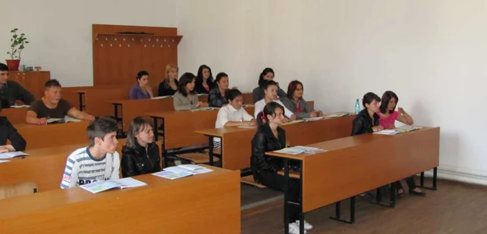 Ministerul Educației a alocat elevilor romi din judeţul Suceava un număr de 244 de locuri. Foto arhivă
