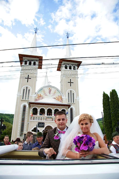 Cornelia şi Lupu Rednic au fost naşi la o nuntă cu 1.000 de invitaţi.