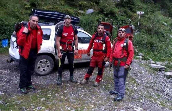 Turist rătăcit duminică seara în zona vârfului Negoiu. Operaţiunea de salvare, întreruptă de vremea rea, a fost reluată luni