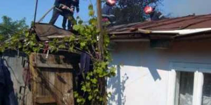 Botoşani: A dat foc la bucătăria de vară din joacă