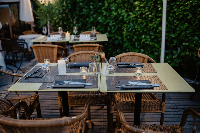 Capcana din restaurante în care cad mulți români. La ce trebuie să fii atent