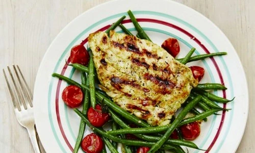 Piept de pui la gratar cu salata de fasole verde jpeg