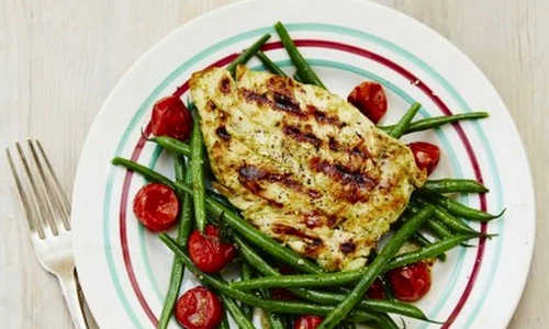 Piept de pui la gratar cu salata de fasole verde jpeg