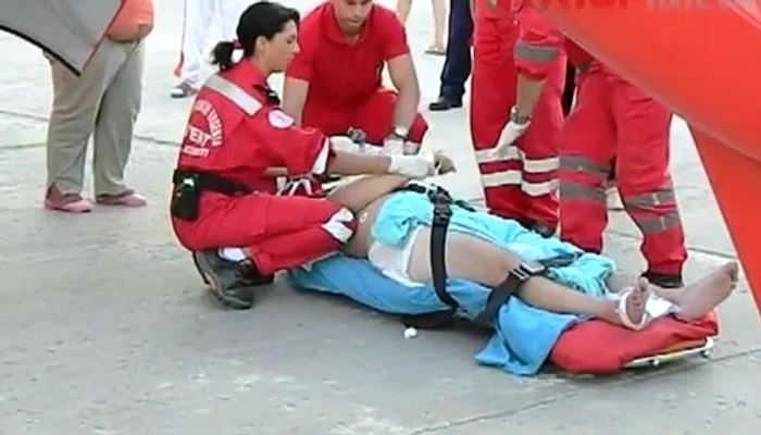 
    Victima a fost transportată la spital (Foto: Arhivă)  