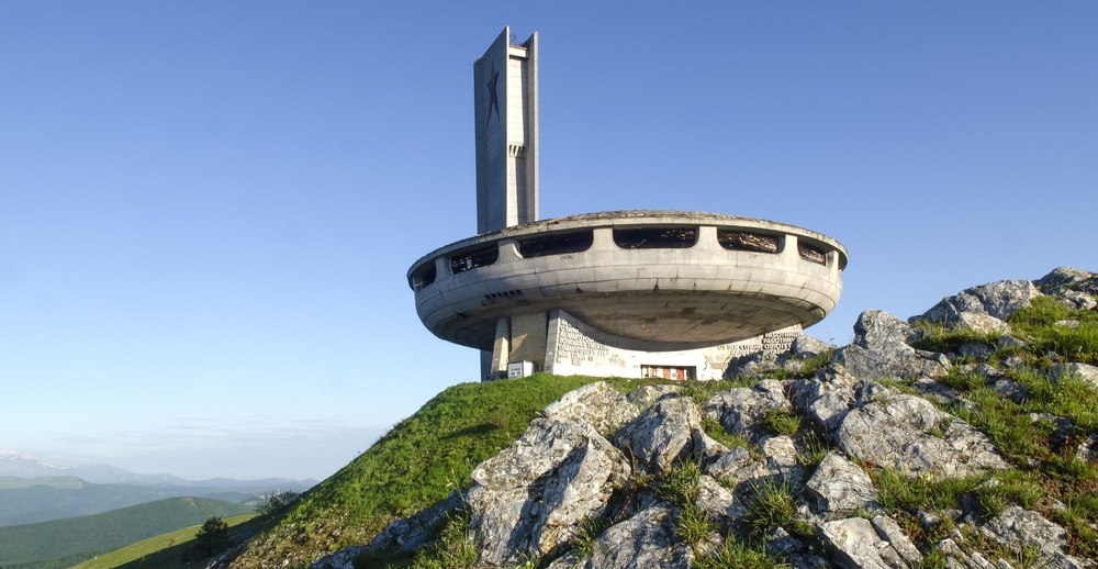 Monumentul comunist, în forma de OZN, din țara vecină, care atrage zeci de mii de vizitatori anual