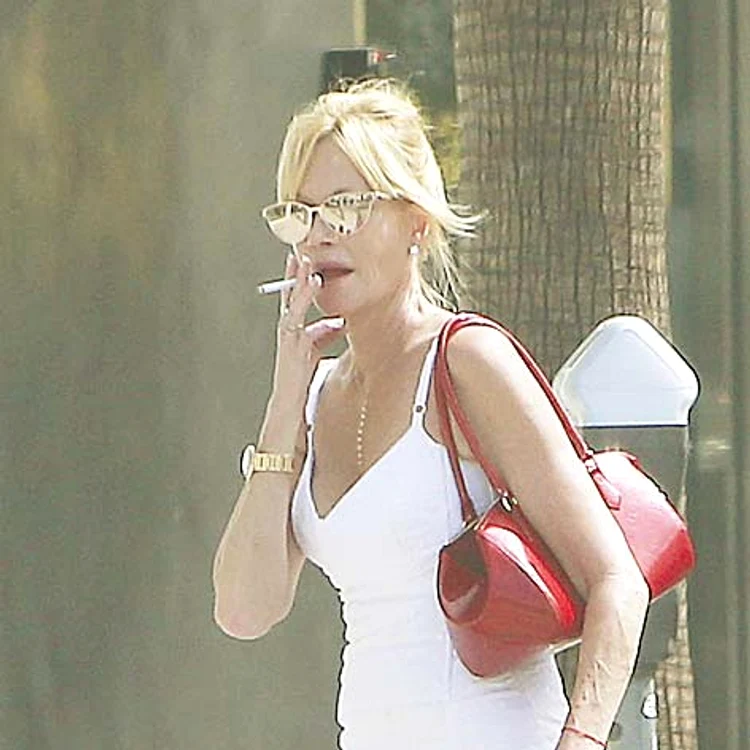 Fosta lui soţie, Melanie Griffith, îşi continuă viaţa după divorţ