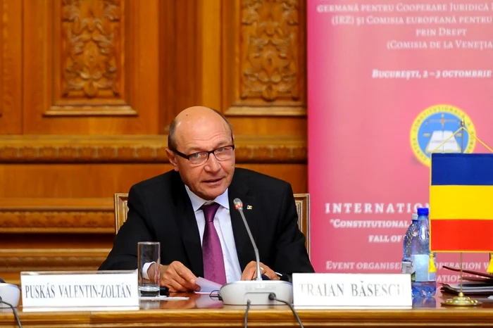 Traian Băsescu a cerut reexaminarea legii care permite SRR şi SRTV să se constituie în persoane juridice FOTO Facebook