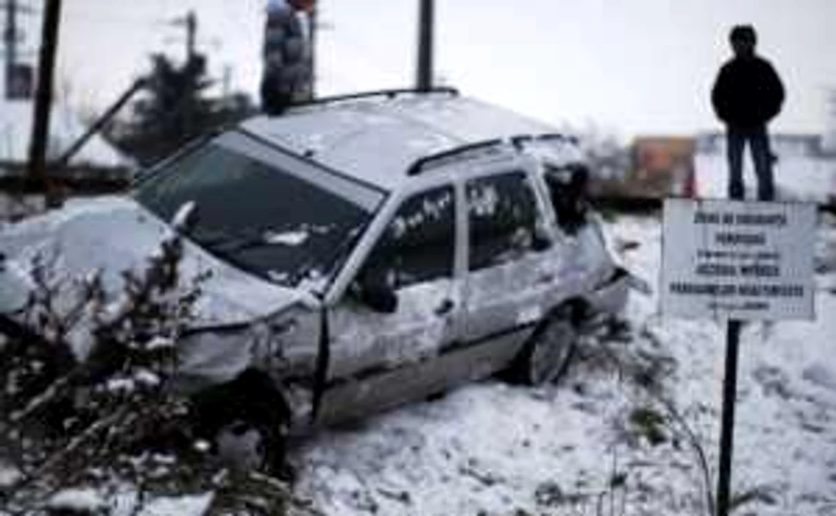 Chiar dacă microbuzul a lovit autoturismul în plin, nu au existat victime